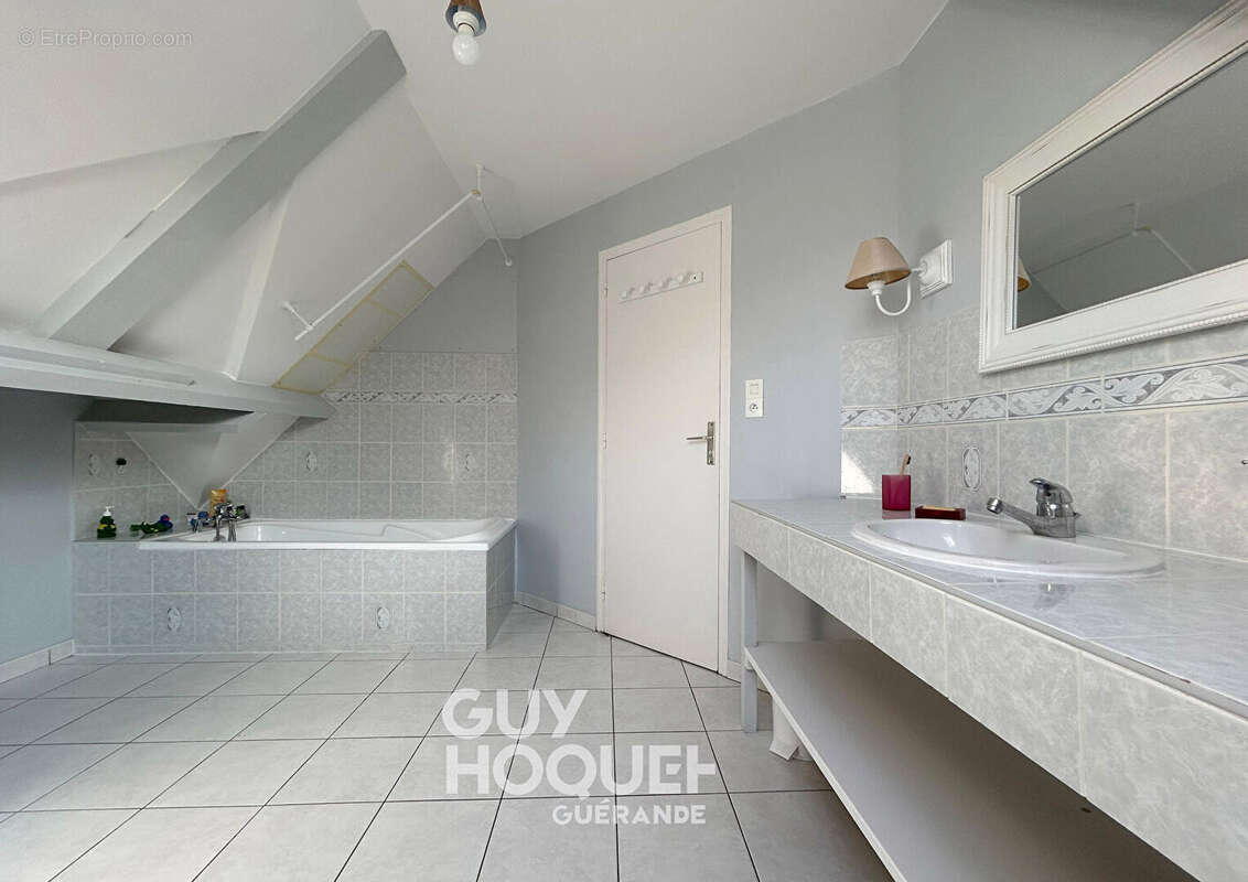 Maison à LA TURBALLE