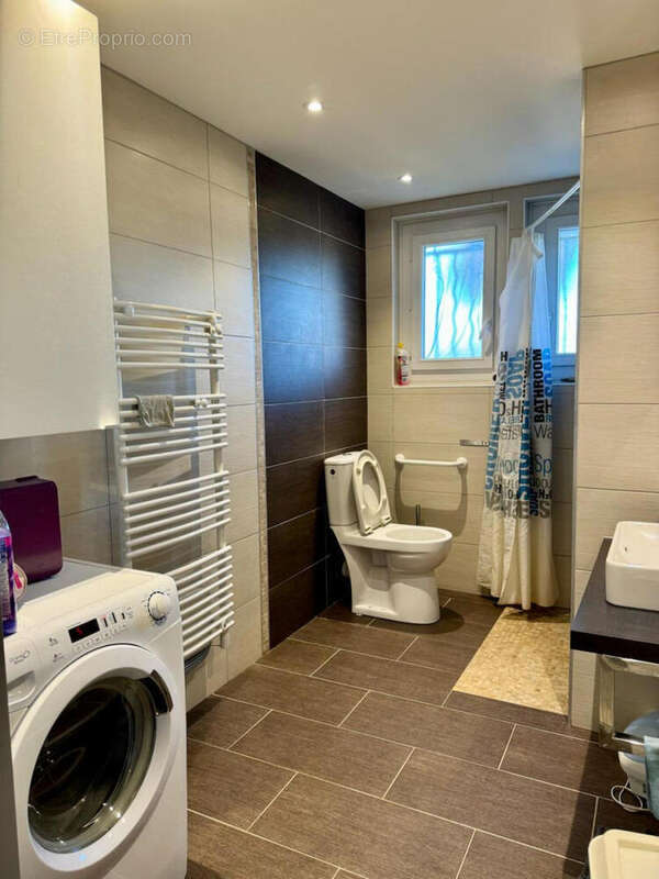 salle d&#039; eau  - Maison à CAHORS