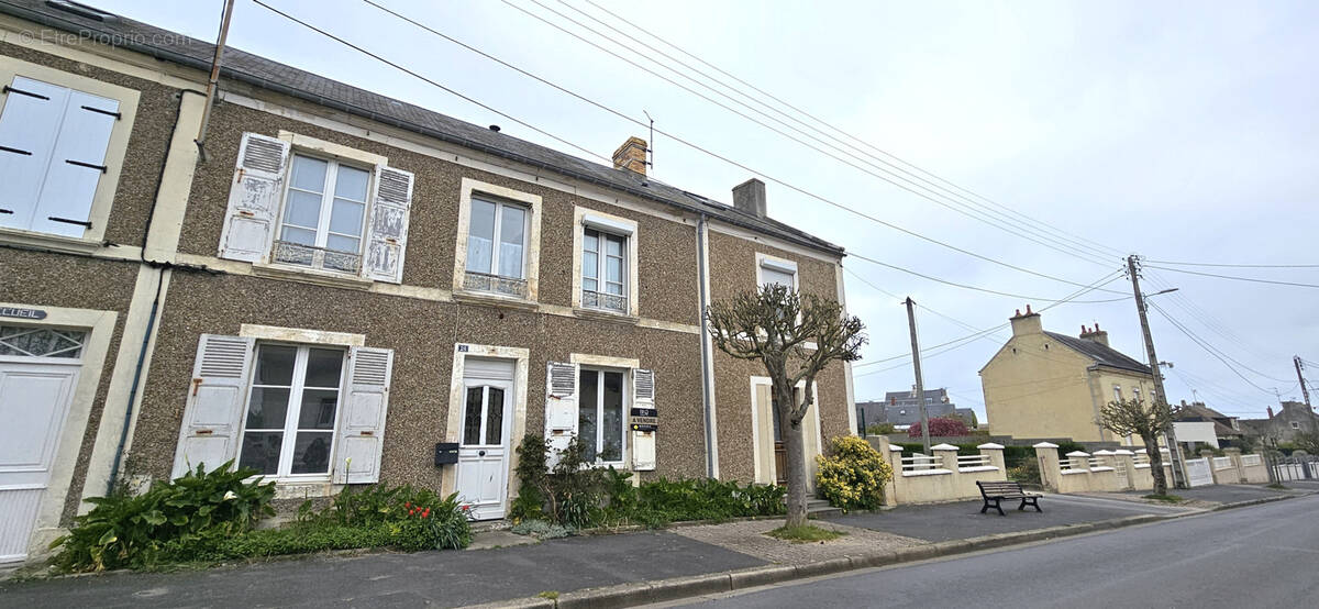 Maison à PORT-EN-BESSIN-HUPPAIN