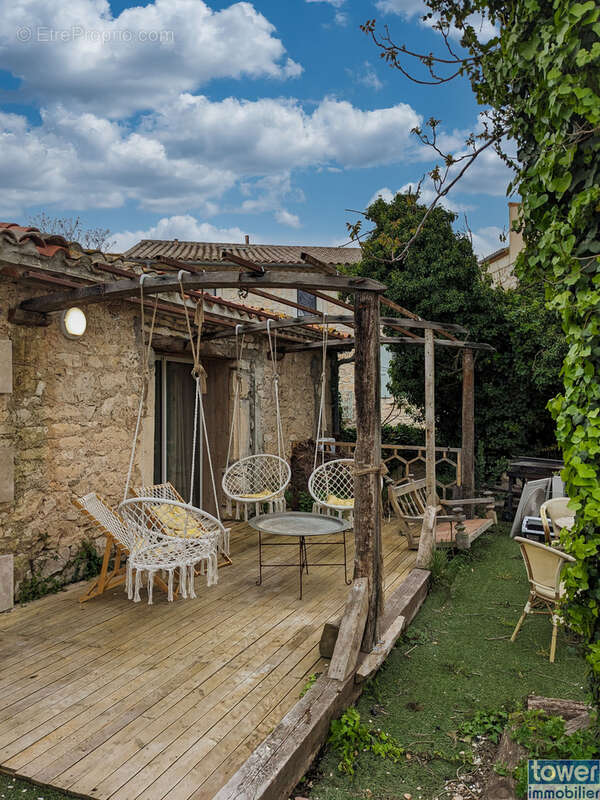 Maison en pierre intégralement restaurée - 166 m2 - 5 pièces + soub. aménagé 162 m2 - Jardinet + Terrasse - photo 15