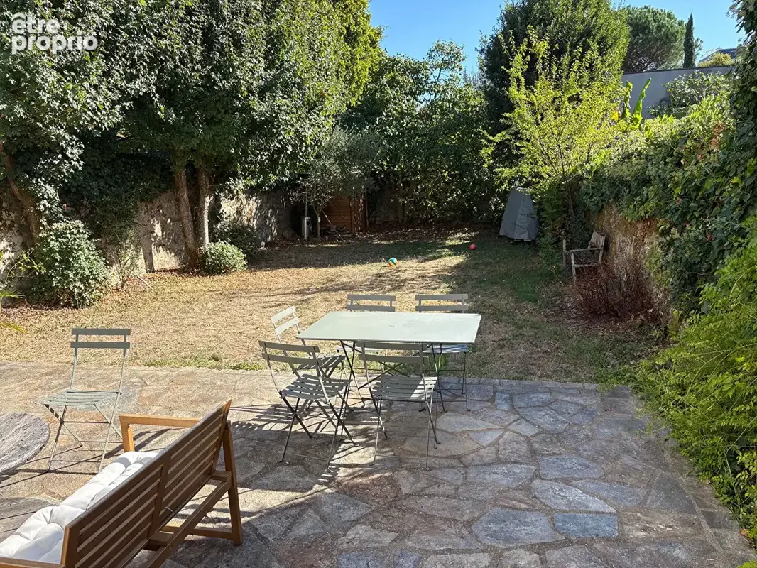 Maison de caractère de 156 m² avec 5 chambres, un jardin et un passage vélos - photo 2