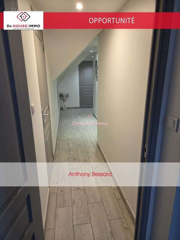 Maison à CREUZIER-LE-VIEUX