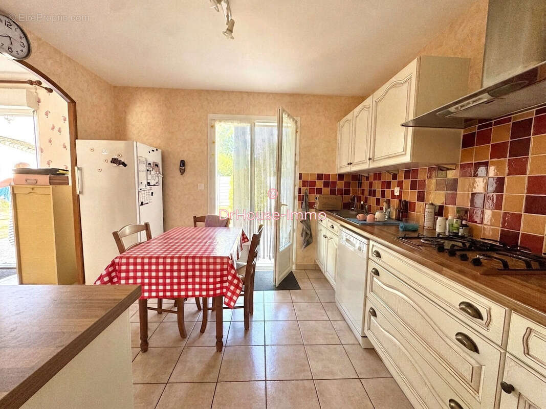 Maison 75 m² à Neuville-De-Poitou  - photo 4