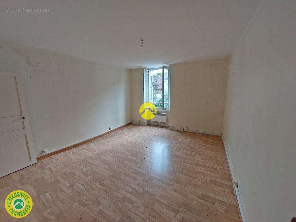 Maison avec dépendance et terrains - photo 12