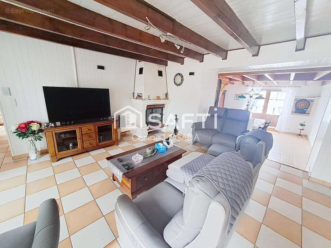 Maison 170 m² à Chasnais  - photo 4