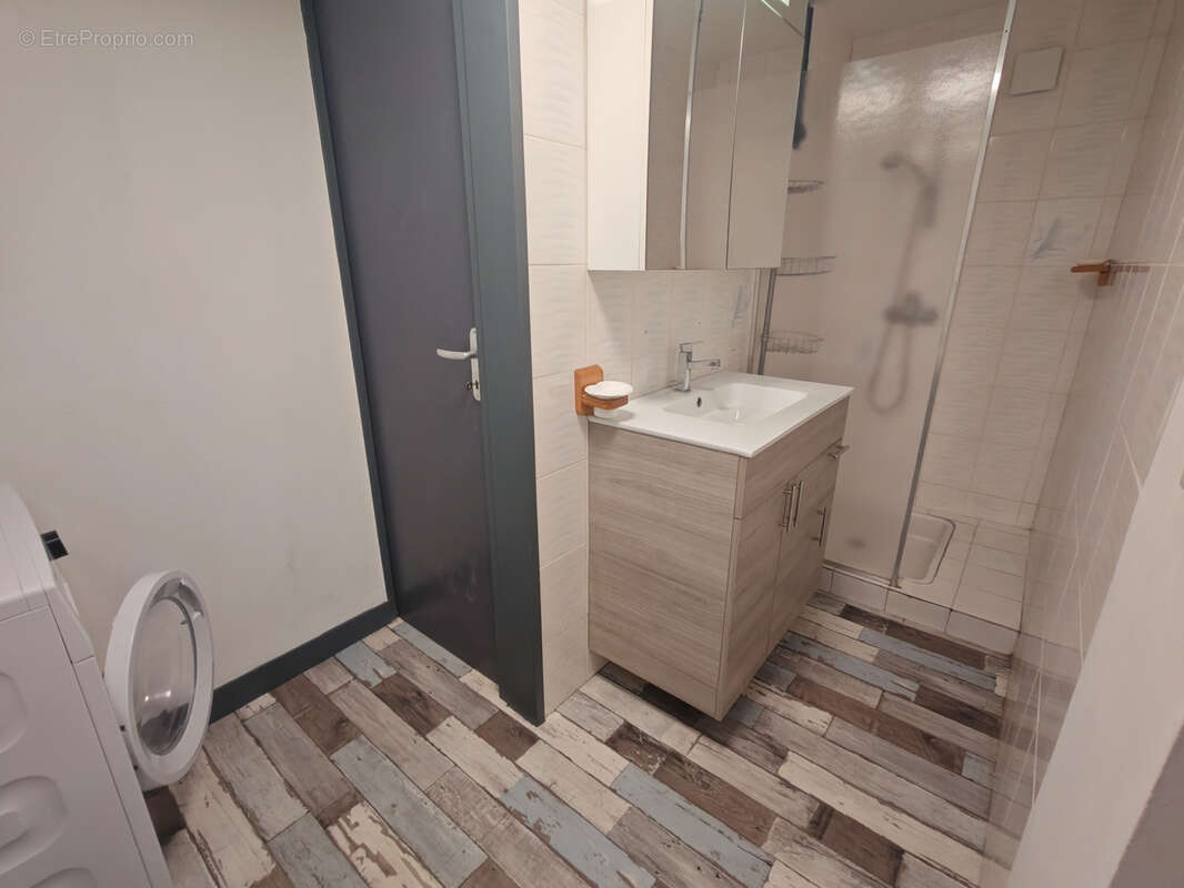 Appartement à DONVILLE-LES-BAINS