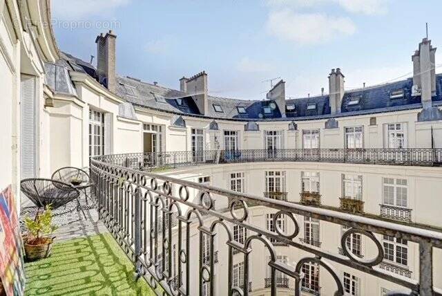 Appartement à PARIS-16E