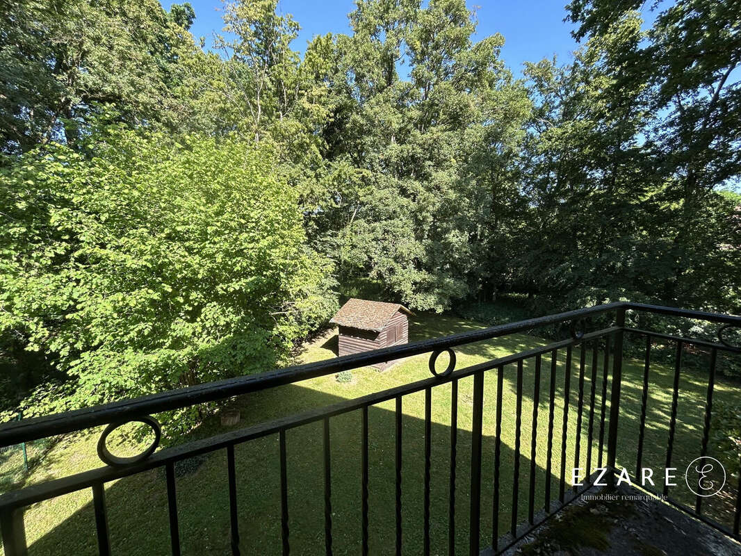 Maison 280 m² à Chevigny-Saint-Sauveur  - photo 8