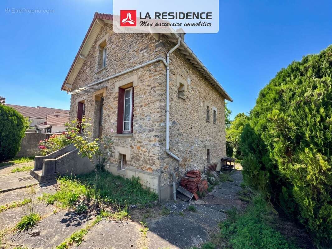 Maison à CHANTELOUP-LES-VIGNES