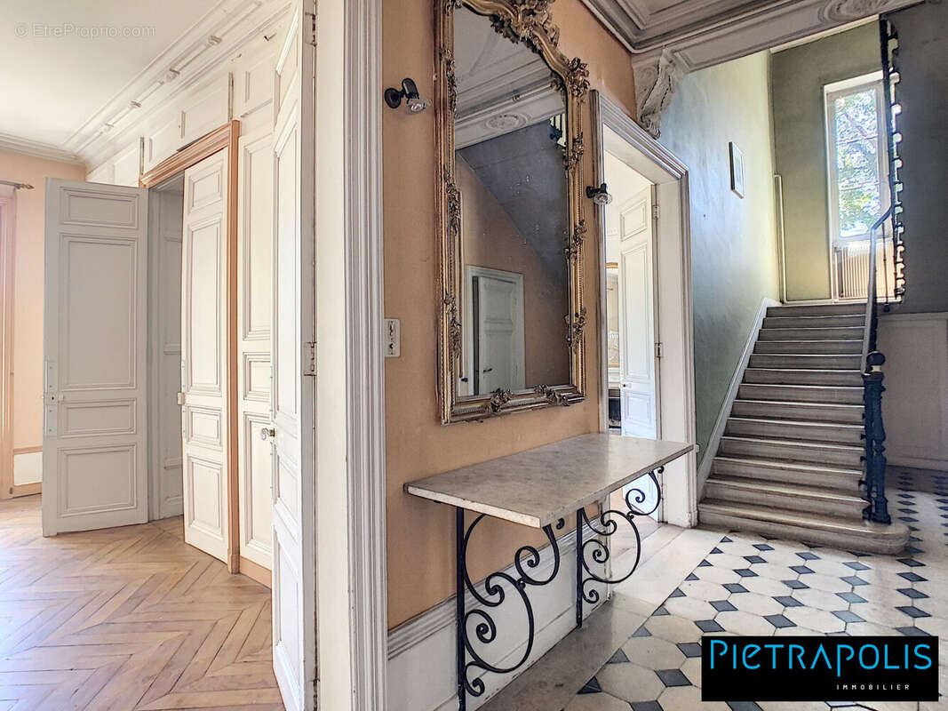 Appartement à SAINT-GEORGES-DE-RENEINS