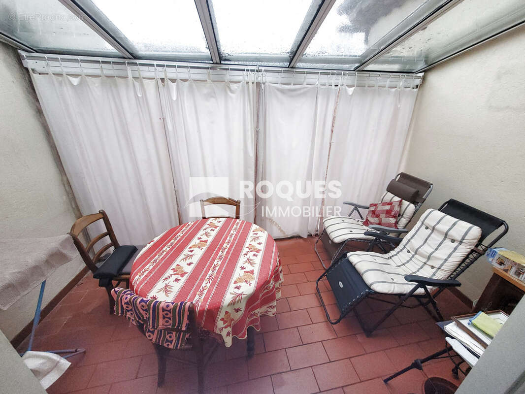 Au POUJOL SUR ORB , maison de village environ 150 m2 habitable divisé en 2 appartements, grand garage, et une - photo 4