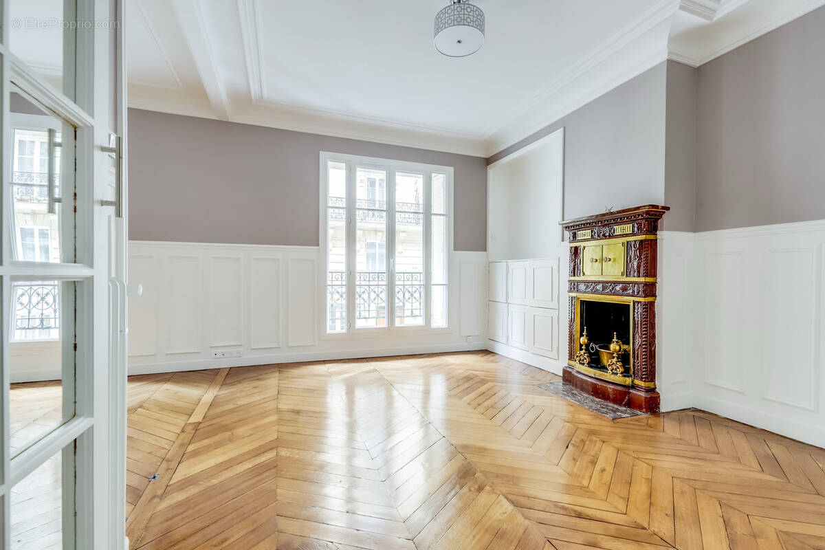 Appartement à PARIS-14E