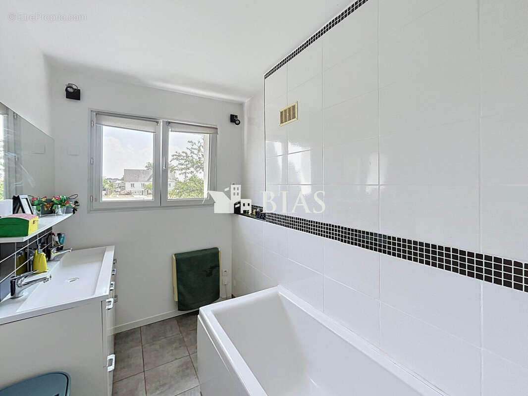 Maison 170 m² à Saint-Ouen-Du-Tilleul  - photo 7