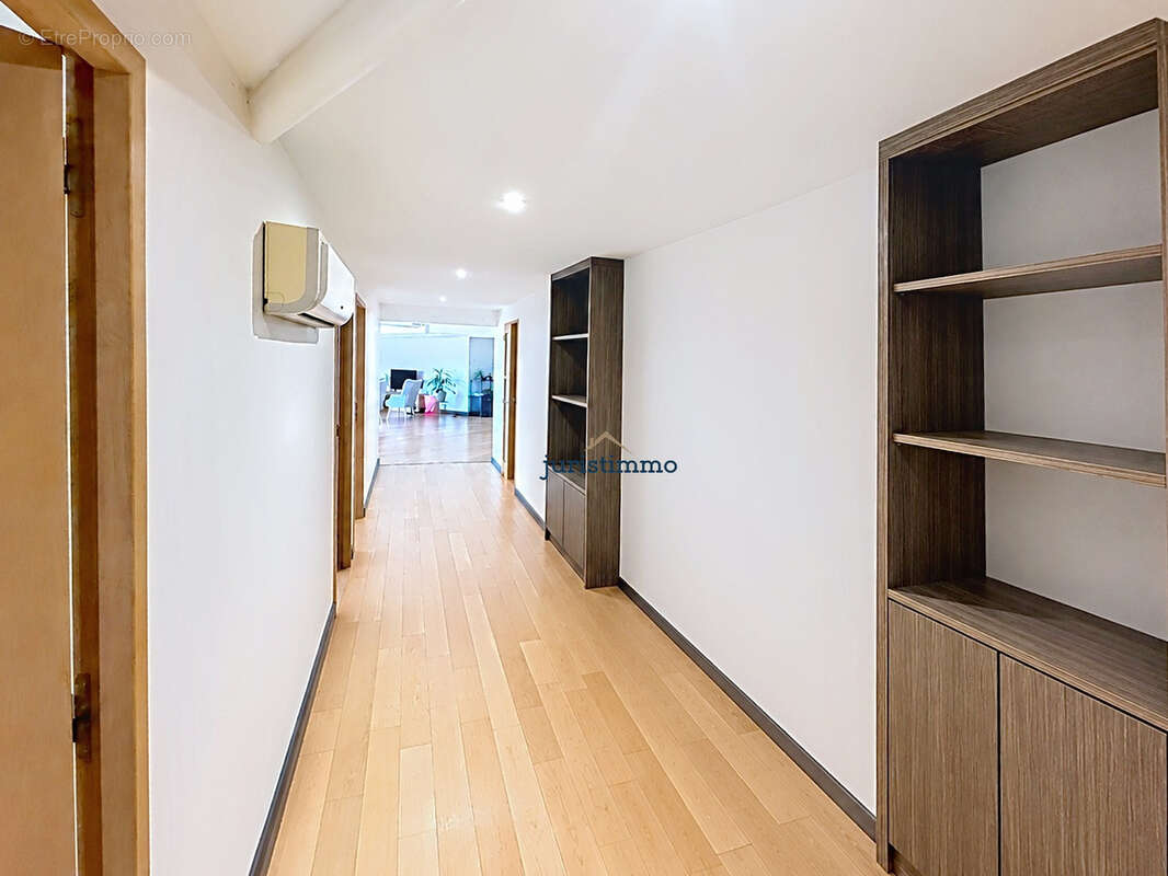 Appartement à CAMARET-SUR-AIGUES