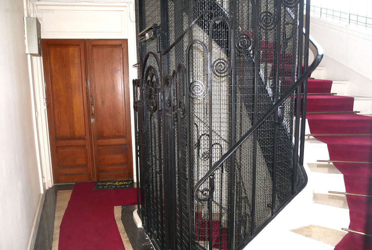 Appartement à PARIS-17E