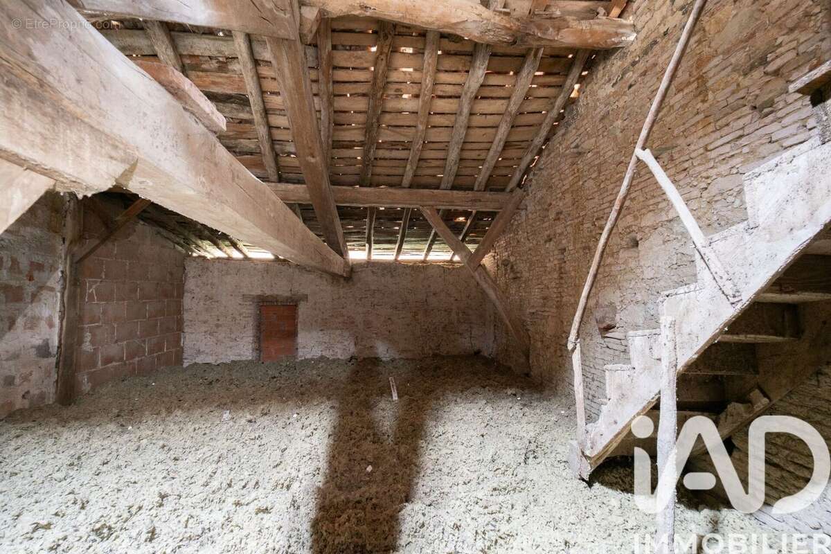 Maison 167 m² à Bourg-Saint-Bernard  - photo 4