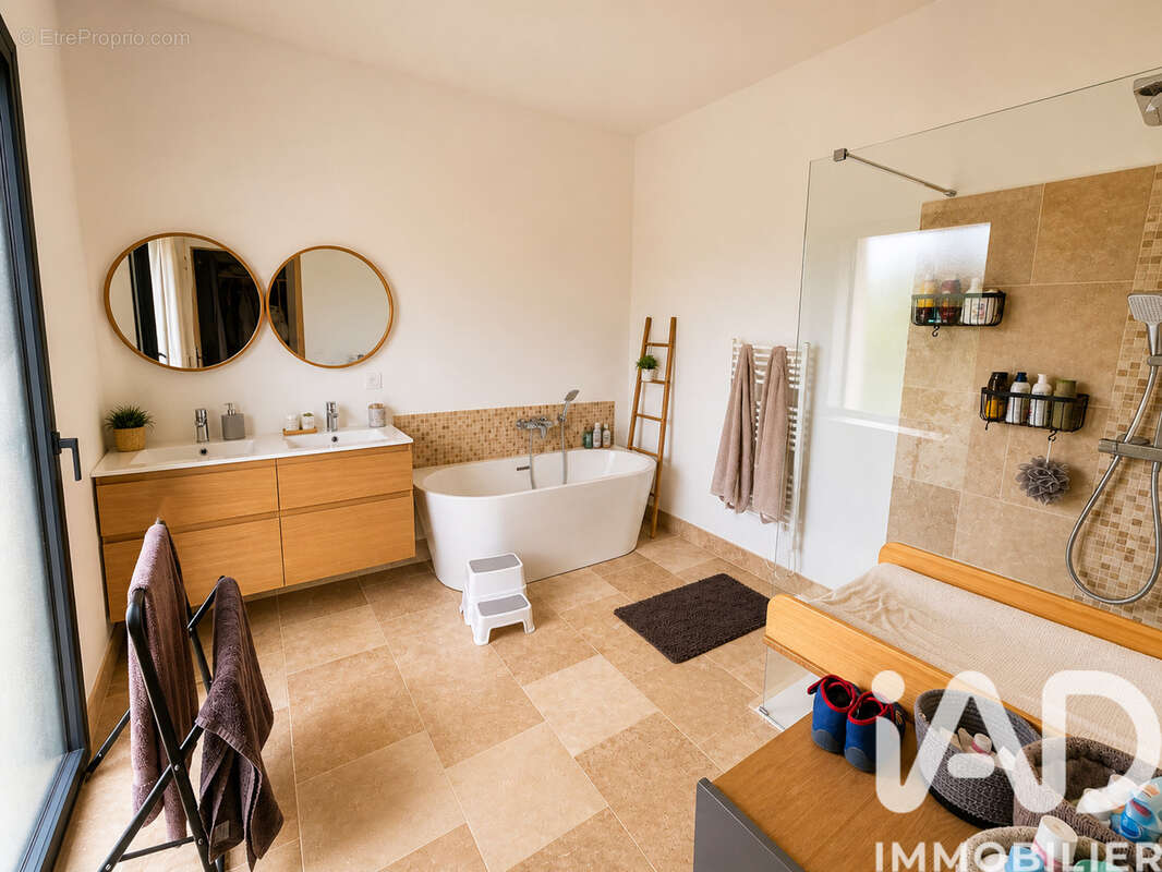 Maison 164 m² à Saint-Denis-Les-Martel  - photo 7