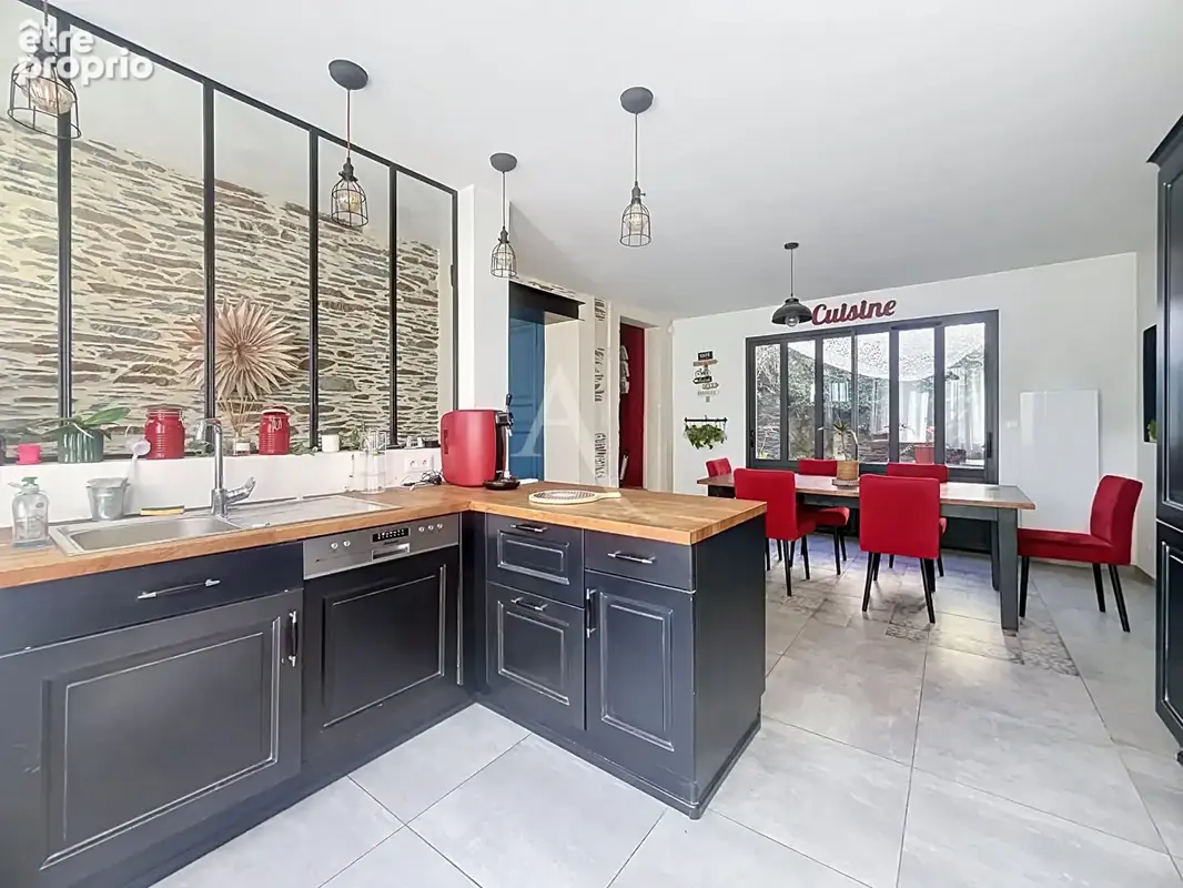 Maison de ville rénovée au coeur de Segré - photo 3