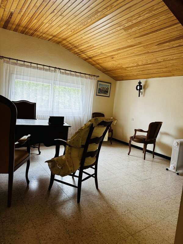 Maison à LARAGNE-MONTEGLIN