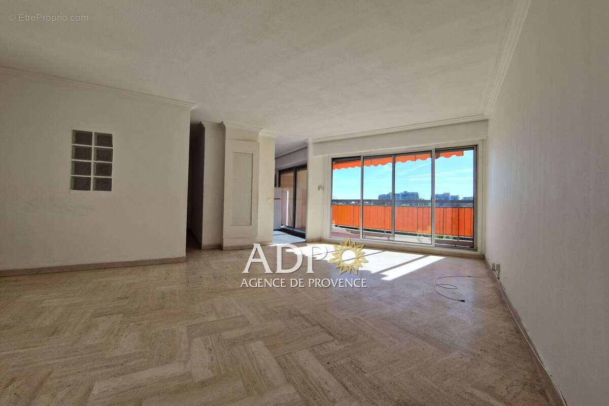 Appartement à MANDELIEU-LA-NAPOULE