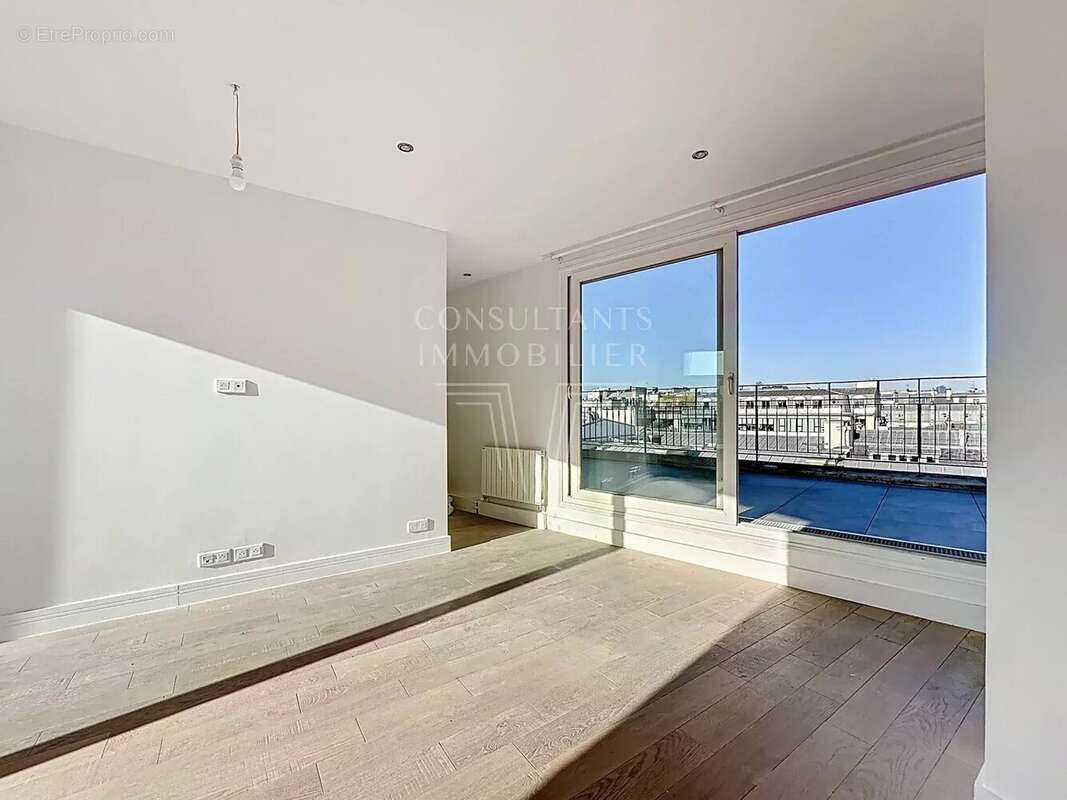 Appartement à PARIS-16E