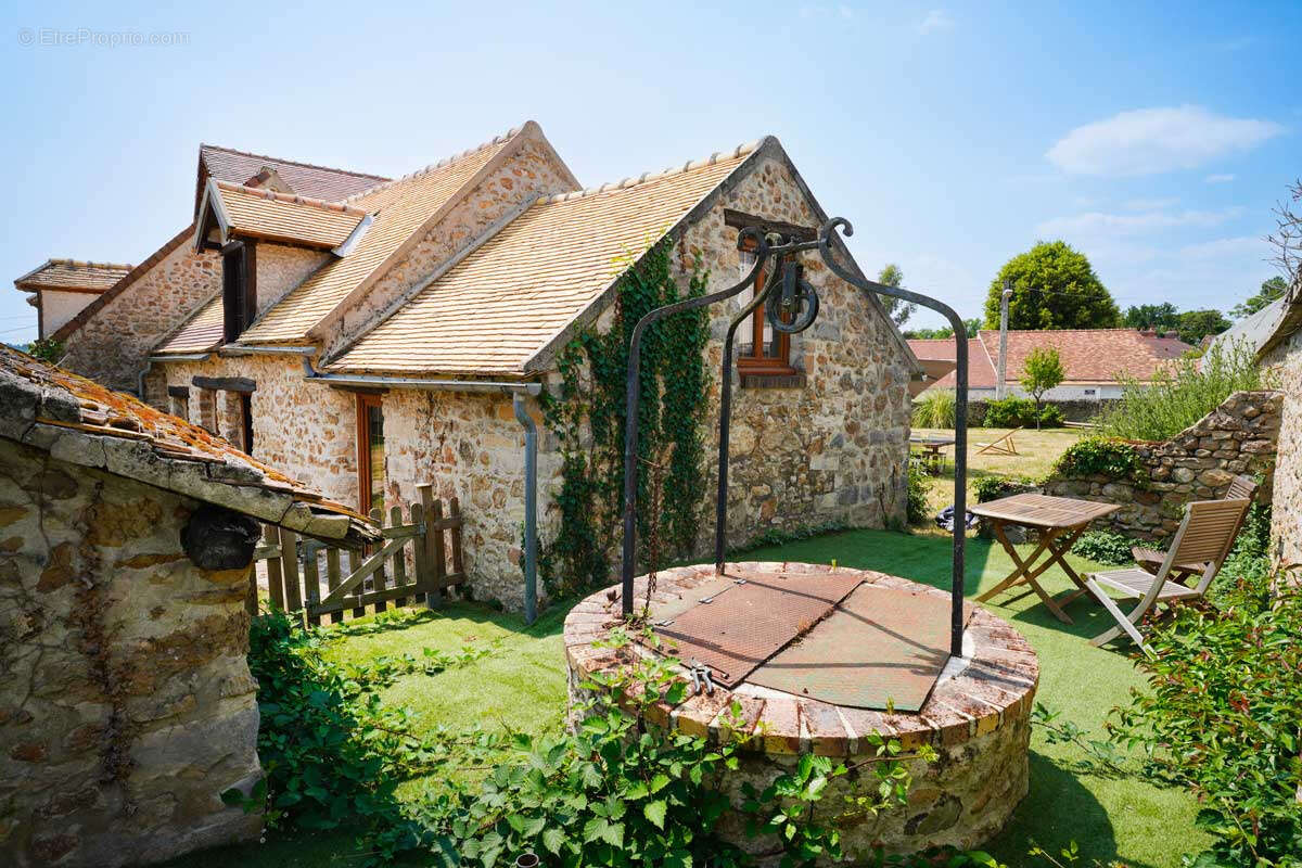 Maison à SAINT-MAURICE-MONTCOURONNE