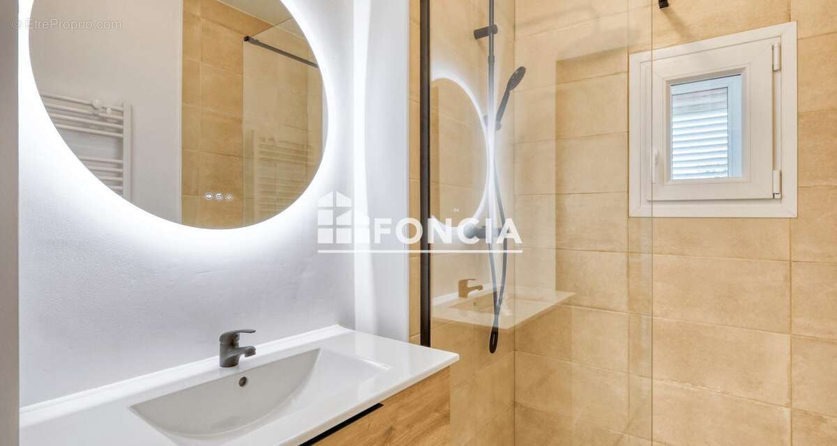 Appartement t3 proche toutes commodites, avec garage, cave et balcon, entierement renove avec prestations de qualite - photo 3