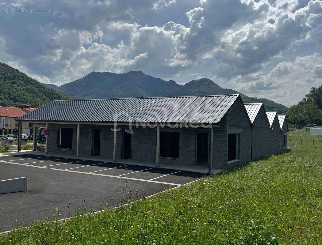 Local commercial 190m2 - photo 2