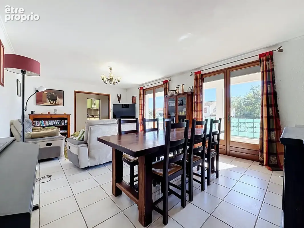JUVIGNAC (34) - LA PLAINE : Maison à vendre 9 pièces 212 m2 divisée en deux appartements - terrain de 423 m2 - Garage - Terrasse - photo 5