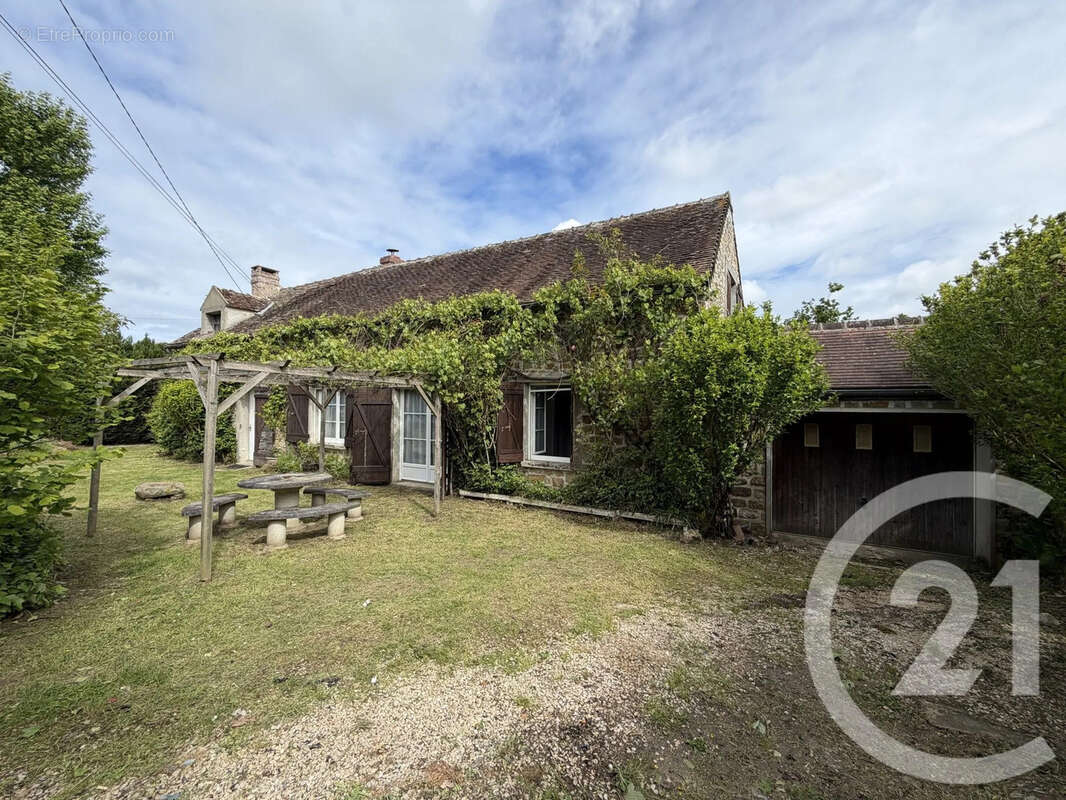 Maison à LA CHAPELLE-RABLAIS
