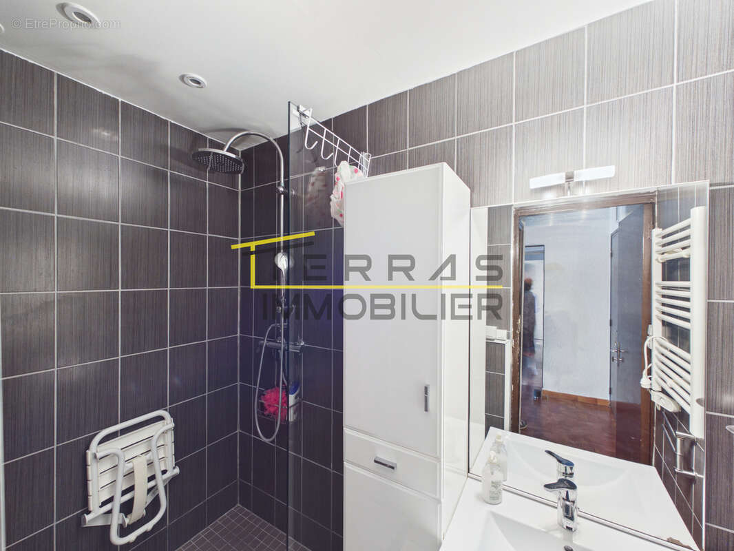 Appartement à VALREAS