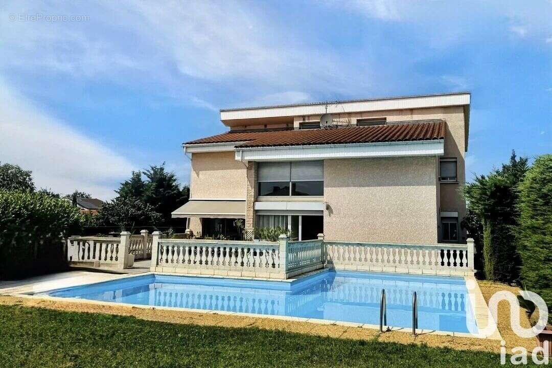 Photo 2 - Maison à DECINES-CHARPIEU