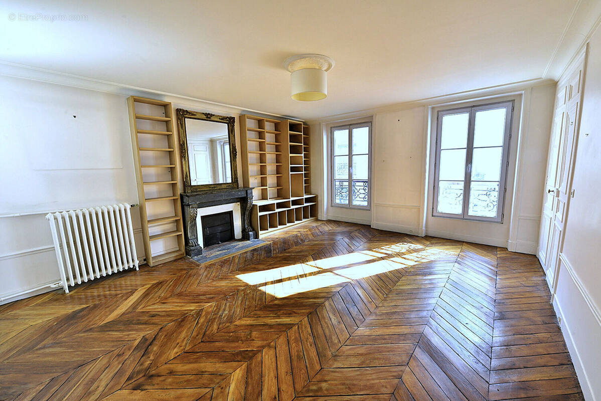 Appartement à PARIS-8E