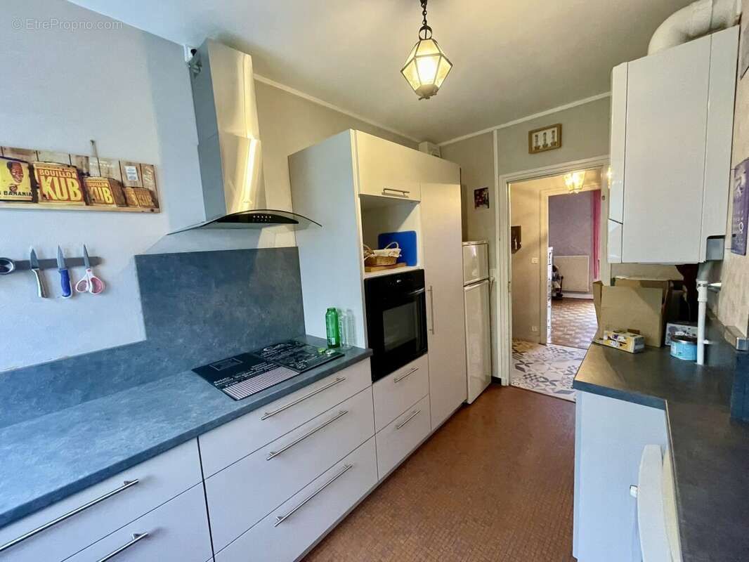 cuisine améngée fonctionnelle - Appartement à PERIGUEUX