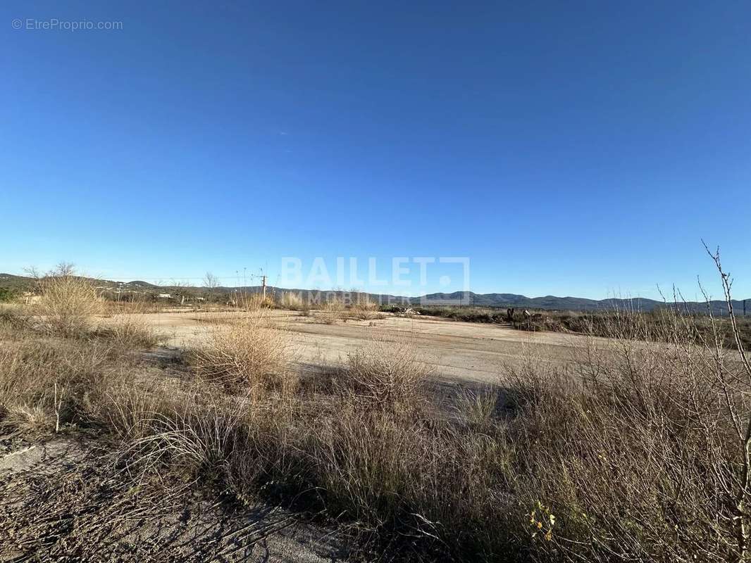 Terrain à VIDAUBAN