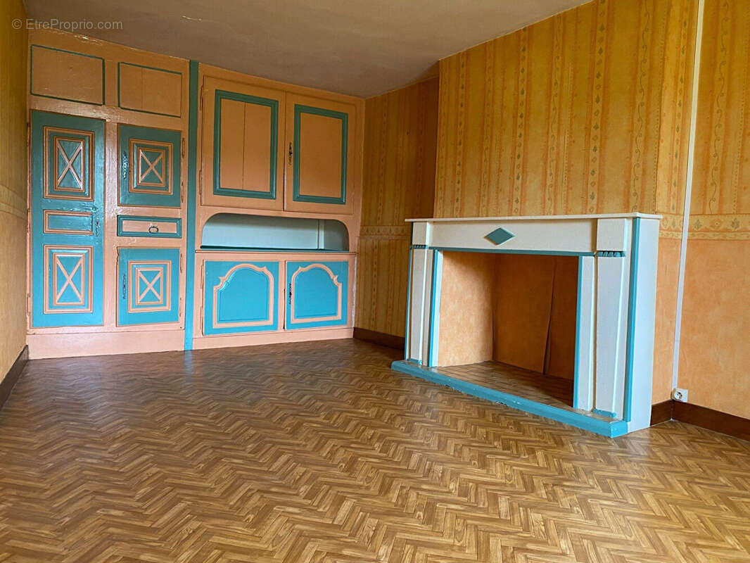 Maison à COMPREIGNAC