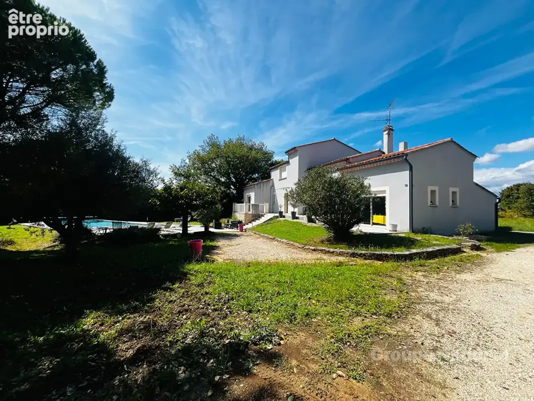 Maison 182 m2 -  4 chambres sur 3500m2 de terrain avec piscine - photo 4