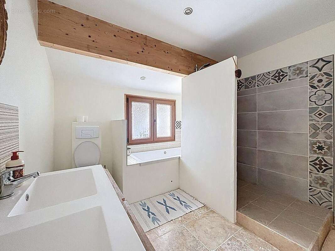 311 m² à Saint-Amour-Bellevue  - photo 9