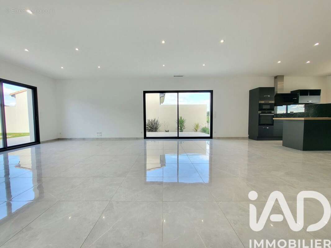 Maison 145 m² à Narbonne  - photo 2