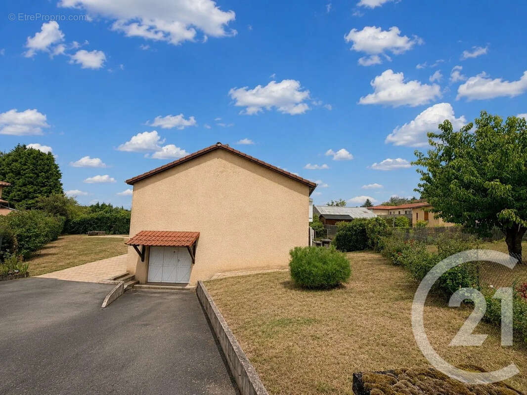 Maison 125 m² à Jassans-Riottier  - photo 2