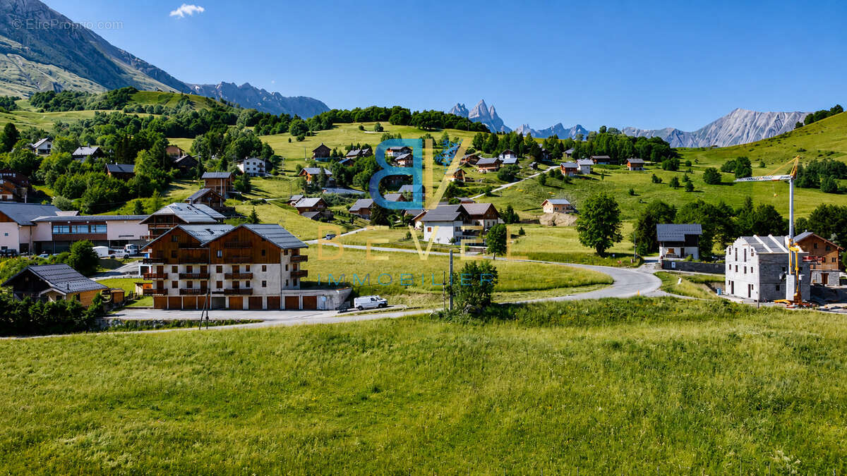 (73) ALBIEZ-MONTROND - Ensemble immobilier 3 logements et murs commerciaux - Hyper-centre du village - Jardins - photo 16