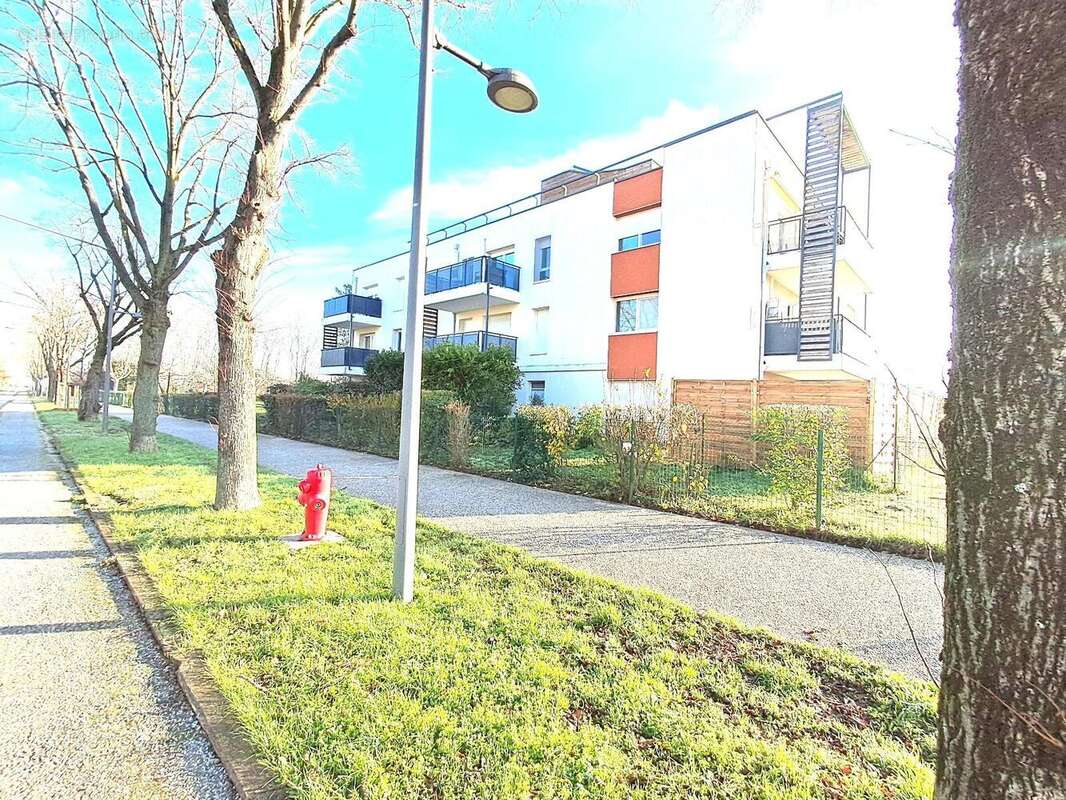   - Appartement à SAINT-PRIEST