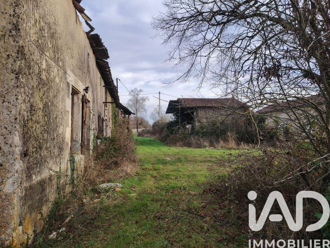 Maison 54 m² à La Magdeleine  - photo 8
