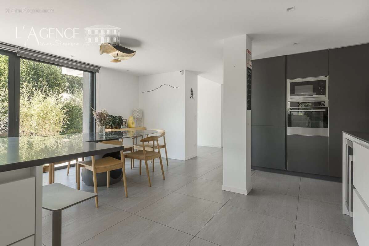 Maison 230 m² à Venelles  - photo 9