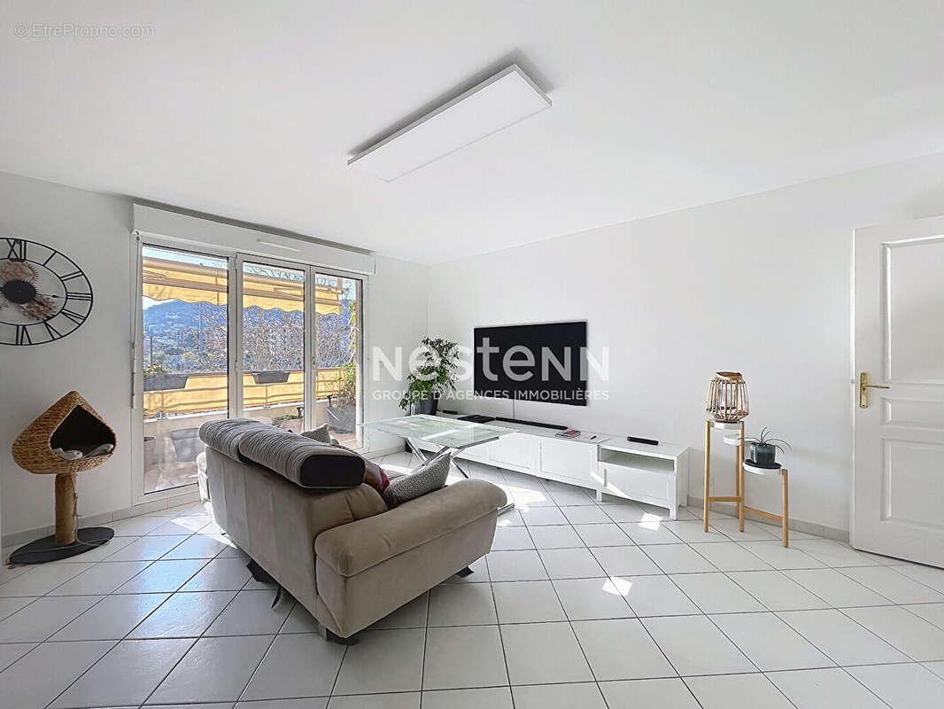 Appartement à VALLAURIS