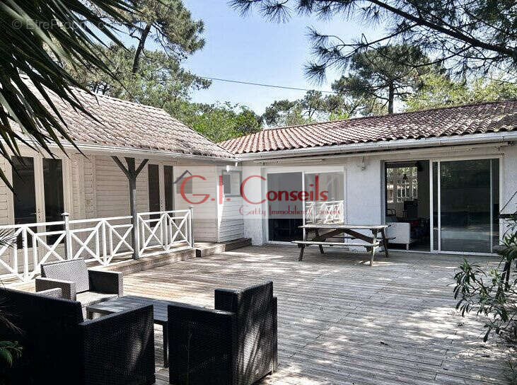 Villa  ferretcapienne  avec dépendance - photo 2