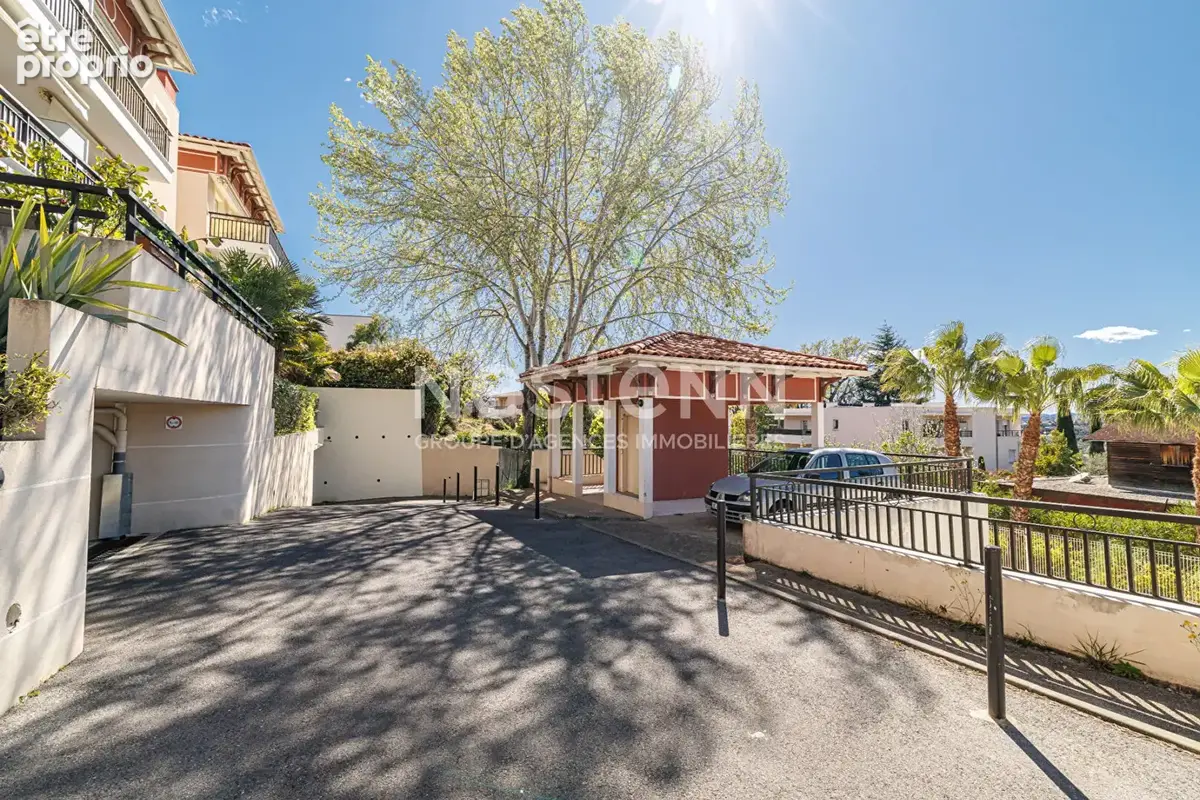 A vendre - 3 pieces - nice corniche fleurie - terrasse d'angle 22 m² - dernier étage - piscine & parc privé - parking privatif e - photo 17