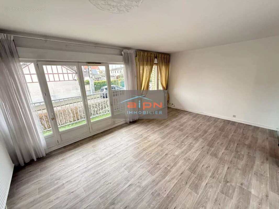Appartement à SAINT-ETIENNE-DU-ROUVRAY