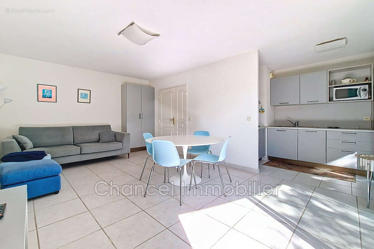Appartement à SAINT-LAURENT-DU-VAR