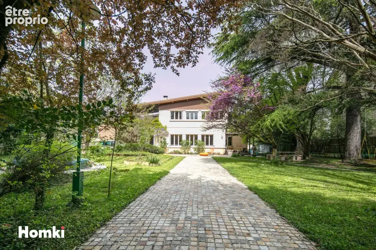 Maison de 226 m² au cœur d’un jardin arboré de 1 500 m² – Fraîcheur, calme et verdure - photo 1